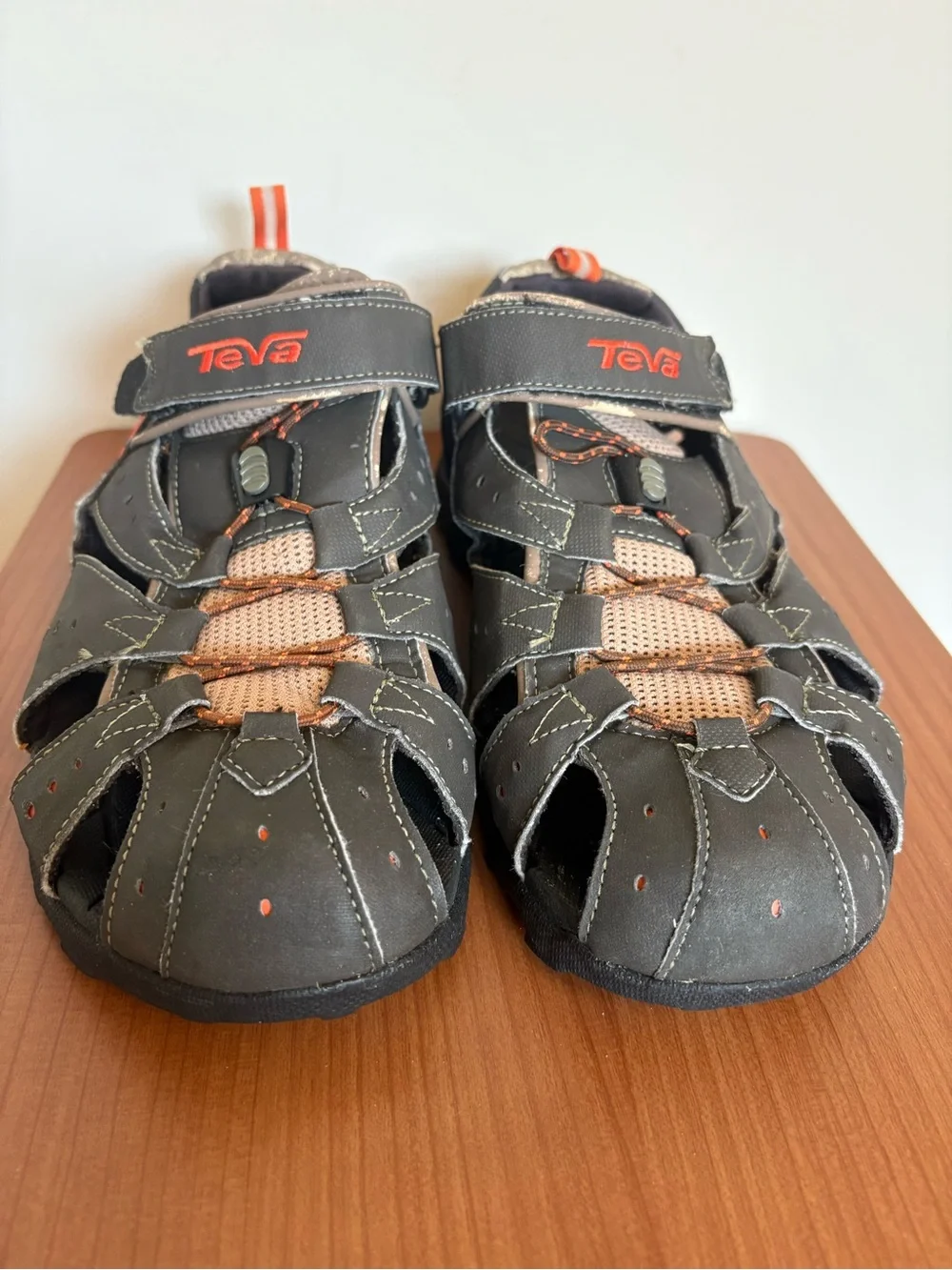 Teva Dozer Closed Toe Sandals Hiking Outdoors Water Sports Men's shoe size 9